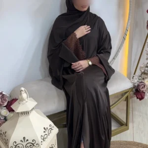 Abaya Samar – Une élégance douce avec une touche luxueuse