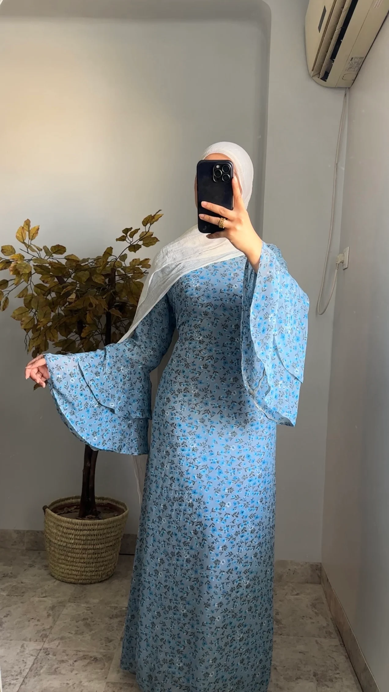 LIORA dress floral elegance